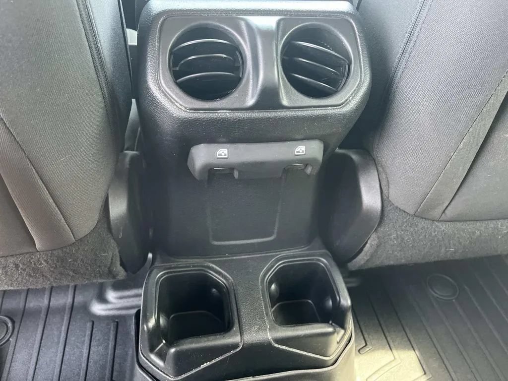 Used 2018 Jeep Wrangler Unlimited Sport S AWD/4WD image 20