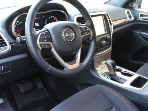 Used 2016 Jeep Grand Cherokee Laredo 75th Anniversary image 8