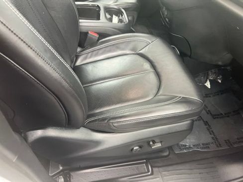 Used 2022 Chrysler Pacifica Touring-L w/ Uconnect Theater Family Group AWD/4WD image 24
