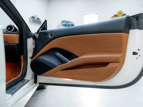 Used 2016 Ferrari California T image 44