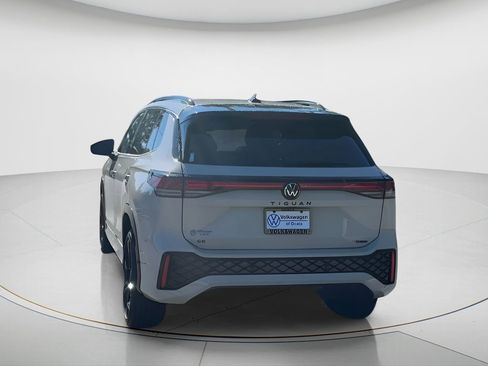 New 2026 Volkswagen Tiguan SE R-Line AWD/4WD image 7