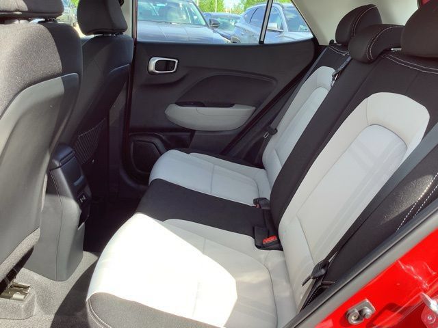 Used 2026 Hyundai Venue SEL FWD image 31