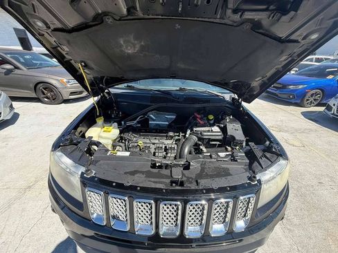 Used 2014 Jeep Compass Latitude FWD image 9