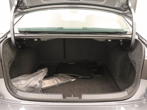 Certified 2025 Volkswagen Jetta SE w/ Sunroof Package FWD image 20