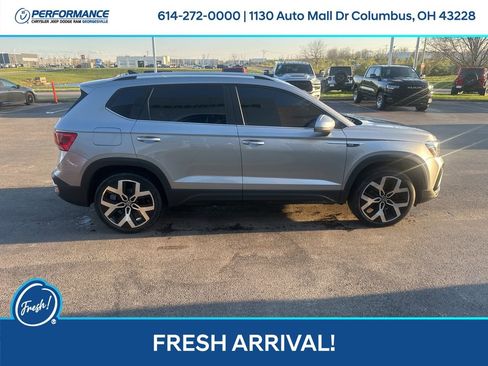 Used 2022 Volkswagen Taos SEL image 3