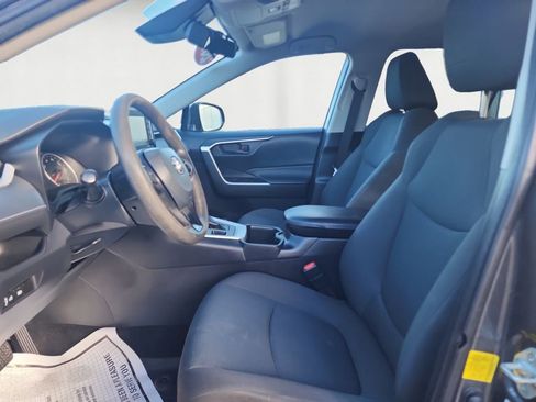 Certified 2022 Toyota RAV4 LE image 9
