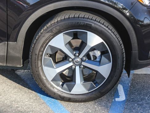 Certified 2025 Volvo XC40 B5 Core w/ Protection Package Premier image 11