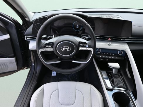 New 2025 Hyundai Elantra Limited image 13