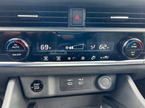 Used 2024 Nissan Rogue SV FWD image 33