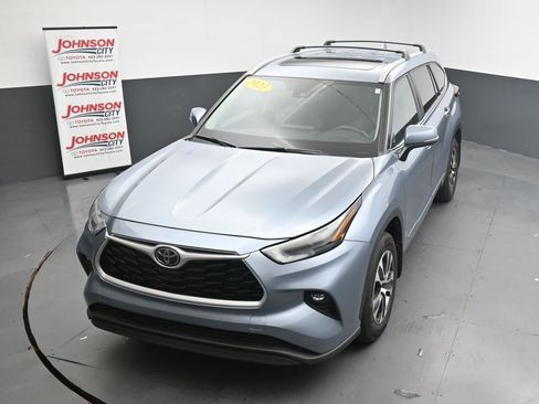 Used 2023 Toyota Highlander XLE FWD image 30