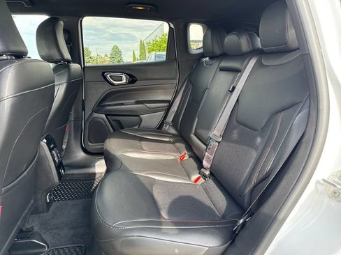 Used 2025 Jeep Compass Trailhawk AWD/4WD image 29