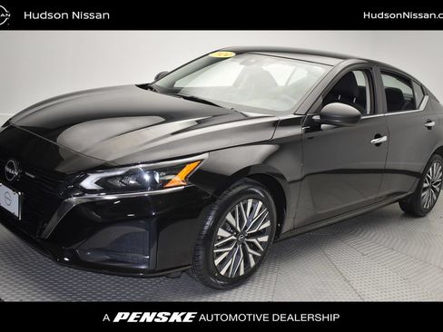 Used 2024 Nissan Altima 2.5 SV AWD/4WD image 1