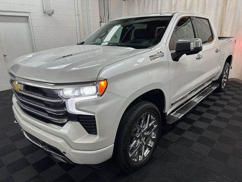 Used 2024 Chevrolet Silverado 1500 High Country w/ Technology Package AWD/4WD image 4