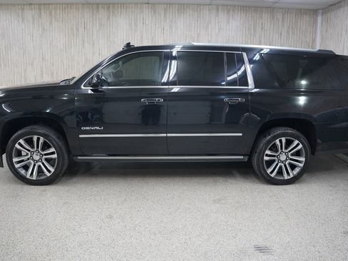 Used 2019 GMC Yukon XL Denali w/ Denali Ultimate Package image 3