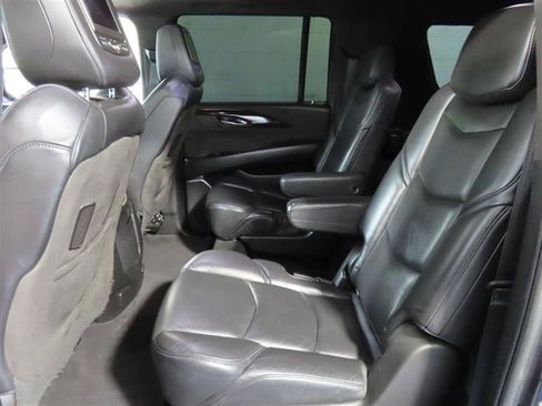 Used 2018 Cadillac Escalade ESV Platinum AWD/4WD image 38