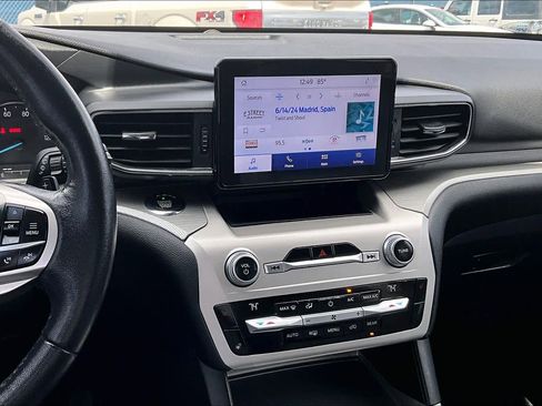 Certified 2021 Ford Explorer XLT w/ Equipment Group 202A image 7