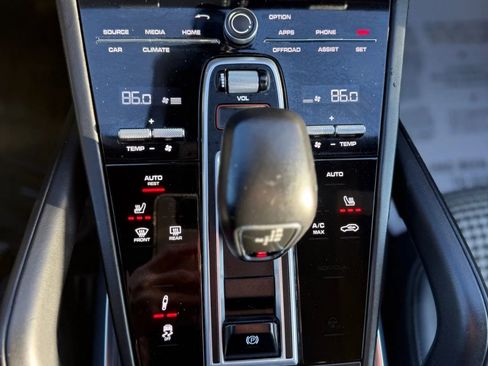 Used 2022 Porsche Cayenne Turbo AWD/4WD image 28