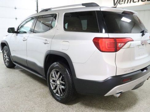 Used 2017 GMC Acadia SLT image 3