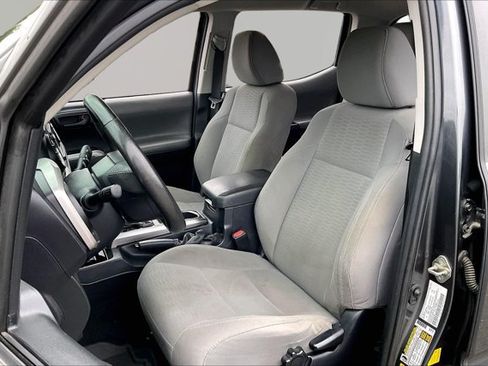 Used 2019 Toyota Tacoma SR5 AWD/4WD image 15