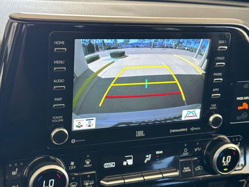 Used 2021 Toyota Highlander Limited image 21