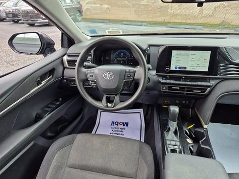 Used 2025 Toyota Camry LE image 15