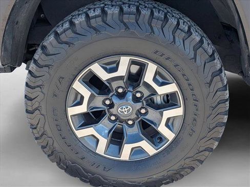 Used 2021 Toyota Tacoma TRD Off-Road w/ Technology Package image 10