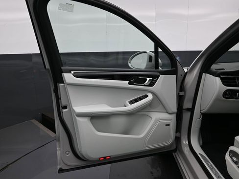 New 2026 Porsche Macan S AWD/4WD image 8