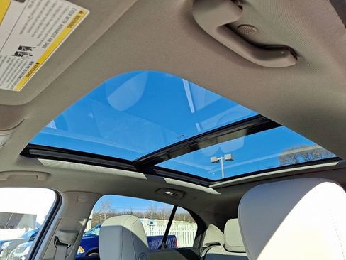 Used 2023 Cadillac XT4 Luxury w/ Cold Weather Package image 17