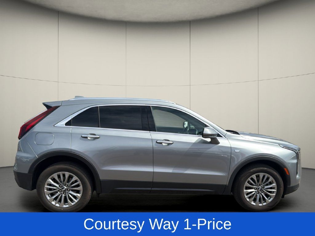 Used 2024 Cadillac XT4 Premium Luxury FWD image 11