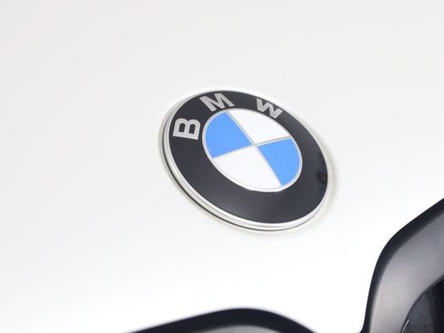 Used 2024 BMW X7 xDrive40i w/ M Sport Package AWD/4WD image 21