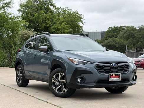 Used 2024 Subaru Crosstrek 2.0i Premium image 2