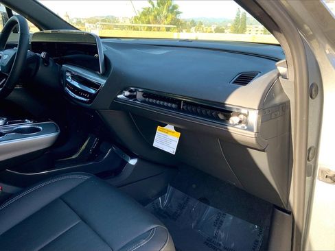 New 2025 Cadillac Lyriq Luxury image 32