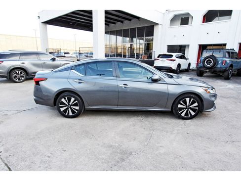 Used 2021 Nissan Altima 2.5 SV FWD image 8
