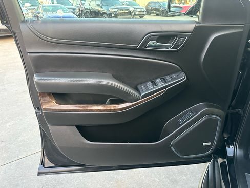 Used 2019 Chevrolet Suburban LT image 39