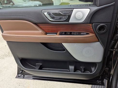 Used 2024 Lincoln Navigator Reserve image 33