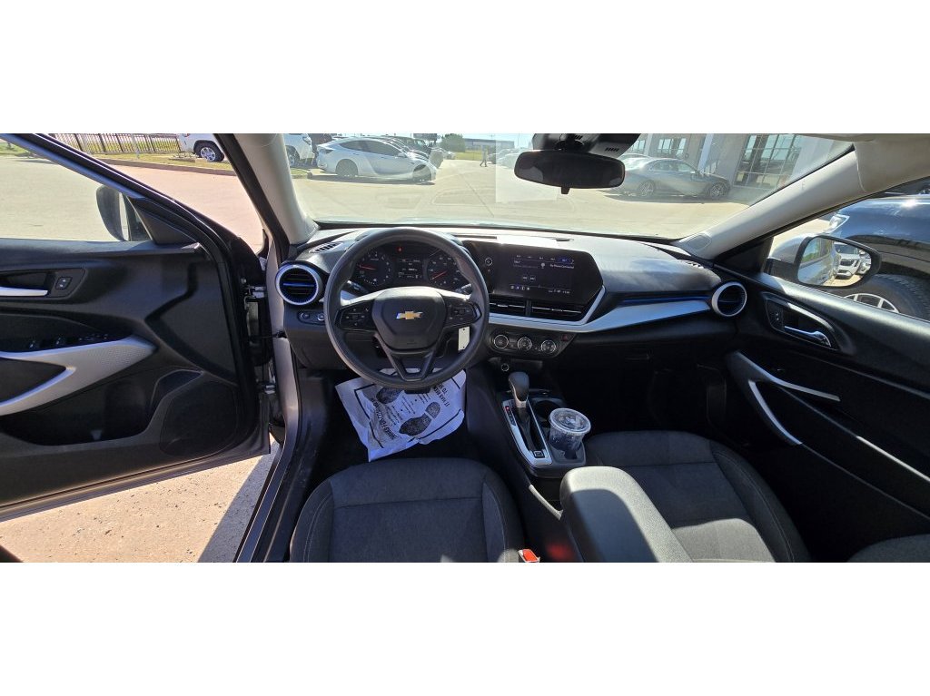 Used 2025 Chevrolet Trax LS w/ LS Convenience Package FWD image 13