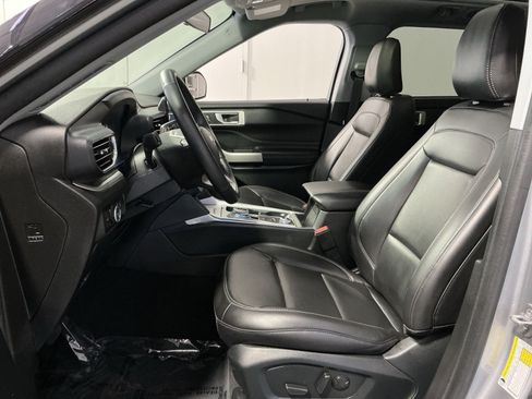 Used 2023 Ford Explorer XLT w/ Equipment Group 202A AWD/4WD image 14