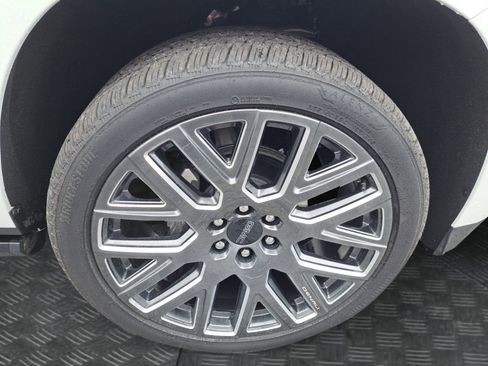 Used 2025 GMC Yukon Denali Ultimate AWD/4WD image 17