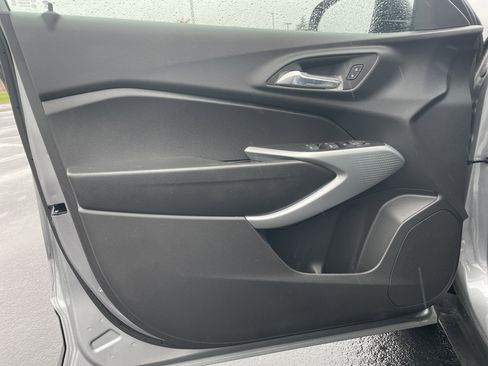 Certified 2025 Chevrolet Trax LS image 36