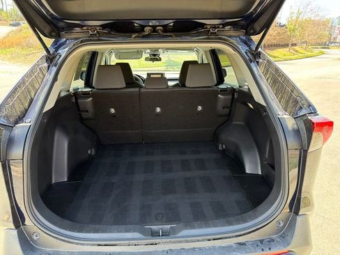 Used 2022 Toyota RAV4 XLE FWD image 18
