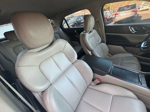 Used 2017 Lincoln Continental Premiere image 12