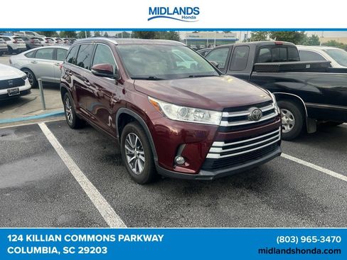 Used 2018 Toyota Highlander XLE FWD image 2