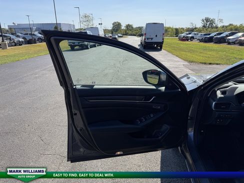 Used 2020 Honda Accord Touring image 6