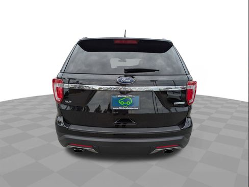 Used 2019 Ford Explorer XLT w/ Equipment Group 202A image 5