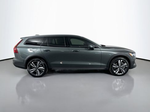 New 2026 Volvo V60 B5 Cross Country Plus w/ Climate Package AWD/4WD image 4