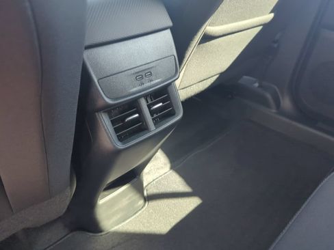 Used 2026 Chevrolet Equinox LT AWD/4WD image 21