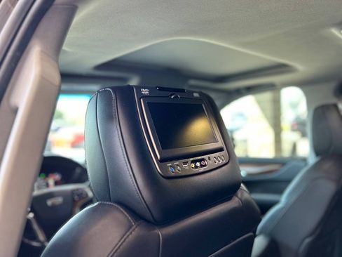 Used 2017 Cadillac Escalade Luxury AWD/4WD image 46