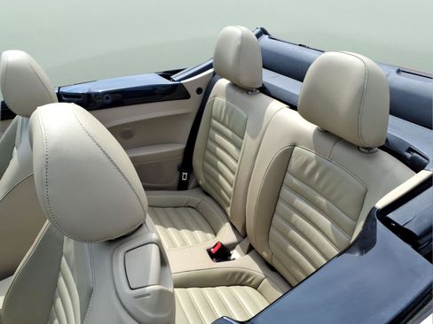 Used 2013 Volkswagen Beetle Turbo FWD image 7