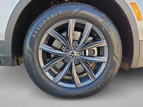 Used 2022 Volkswagen Tiguan SE image 21