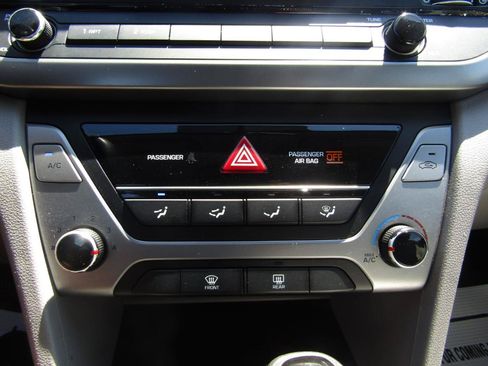 Used 2017 Hyundai Elantra SE FWD image 16